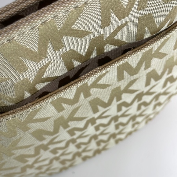 Michael Kors Jet Set Travel Monogram Tote ACC359 - Picture 4 of 9